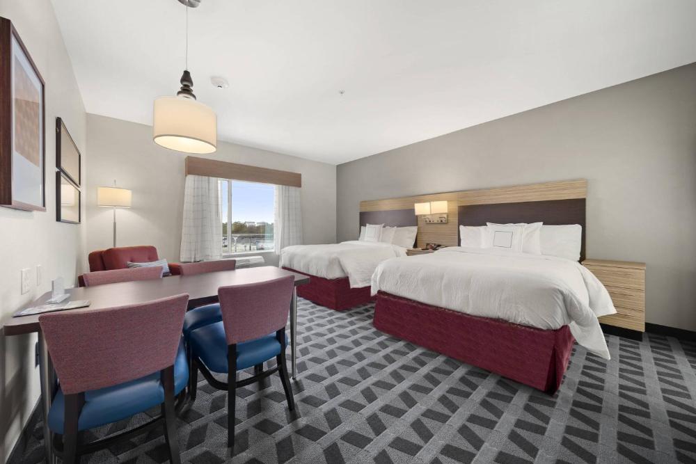 Studio with Two Queen Beds - Hearing Accessible interior
